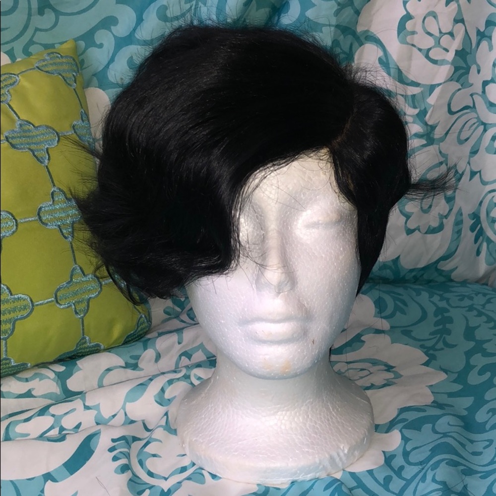 Black Synthetic Short Wig with Side Part Closure